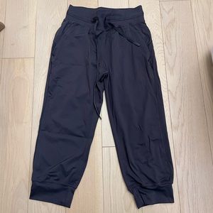 Lululemon Cropped Joggers Size 6